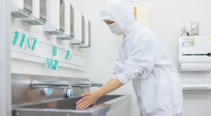 A.K.さんが手を洗う様子